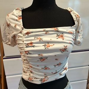 Forever 21 crop top white shirt with flowers - size S